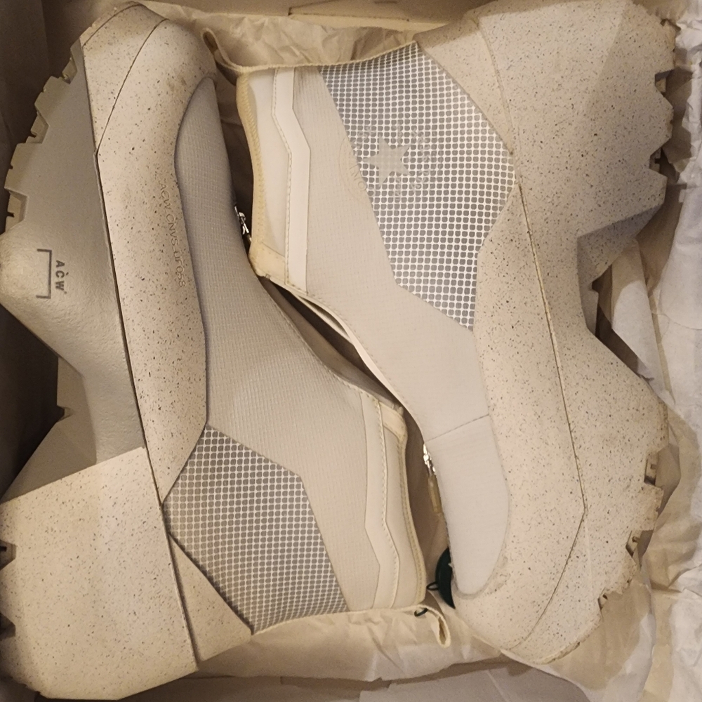 Converse Geo Forma Boots size 10.